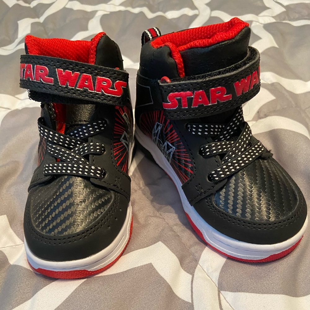 Star Wars Toddler Shoes. Size 6.